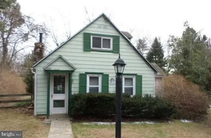 Beautiful and affordable detached 2 bedroom, 1 bathroom home in Devon, PA, located in the highly sought-after Tredyffrin-Easttown School District, ranked #3 out of 494 districts in Pennsylvania. This competitively priced property features a large, spacious yard, generous driveway with multiple parking spaces, and in-home washer and dryer. The home is situated in a quiet residential setting with convenient access to shopping, dining, parks, and major commuter routes. There is an additional monthly charge of $125 covering water, sewer, trash, lawn care, and pest control. A great opportunity to live in a desirable Main Line community without the premium price tag.