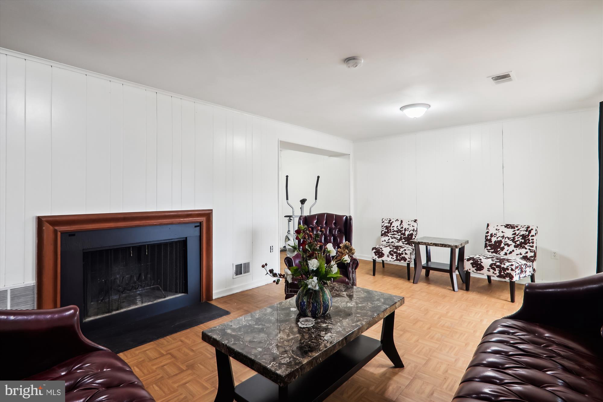 SHADY GROVE VILLAGE - Residential Lease