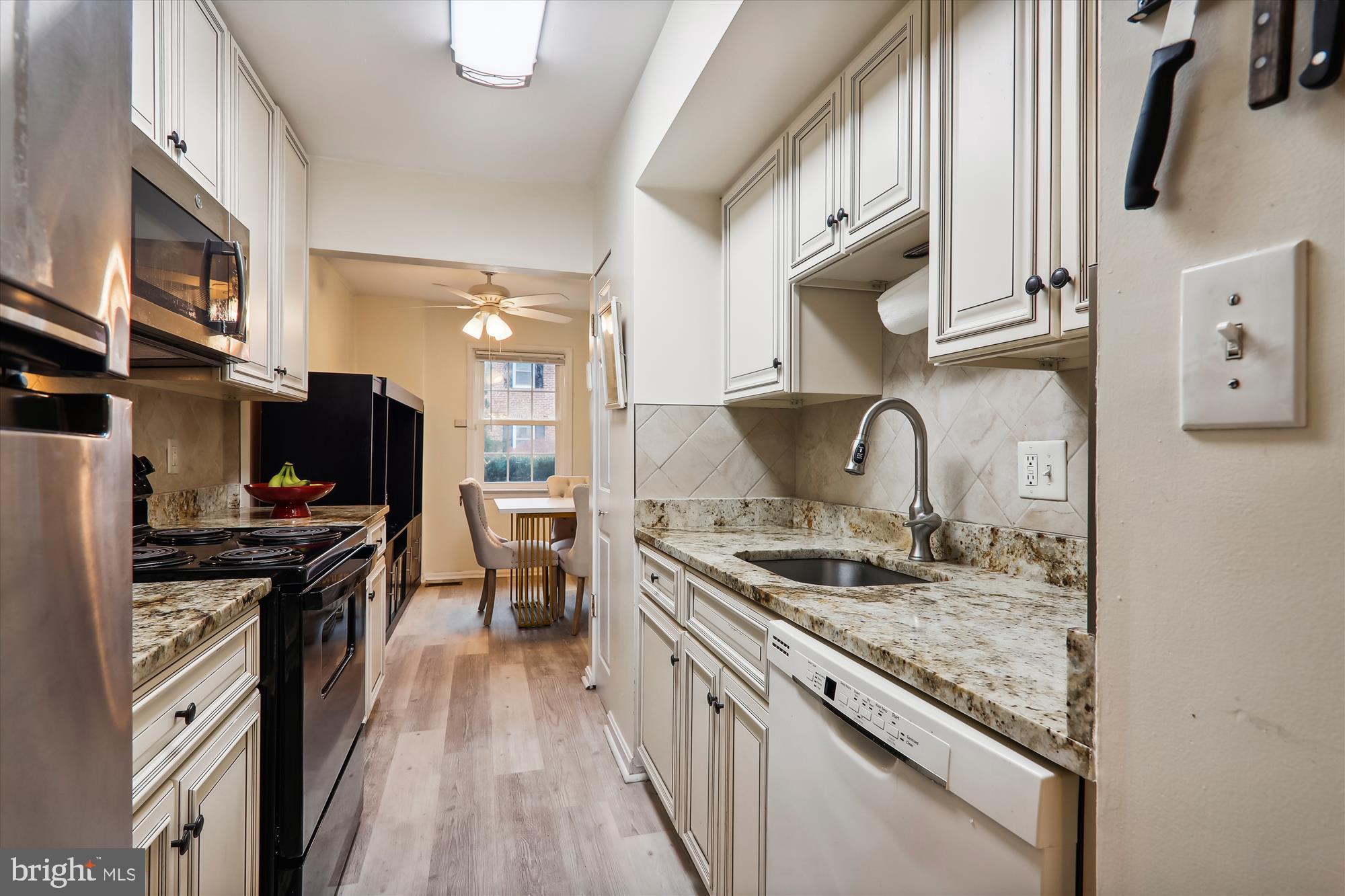 SHADY GROVE VILLAGE - Residential Lease