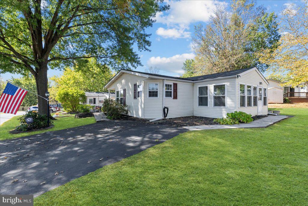 Photo of 15 Asheton Lane, SOUDERTON, PA 18964 (MLS # PAMC2156754)