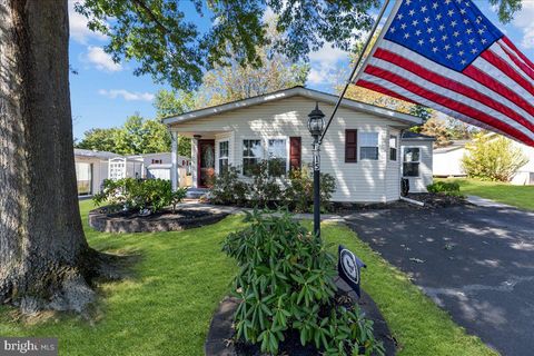 Photo of 15 Asheton Lane, SOUDERTON, PA 18964 (MLS # PAMC2156754)