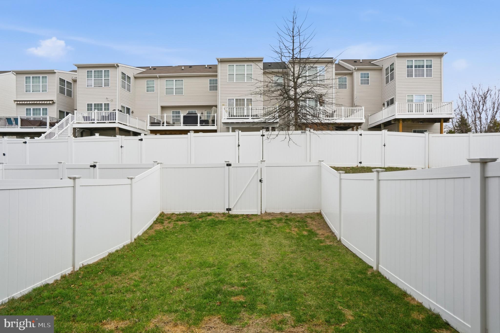 CARRIAGE HILLS TOWNHOUSE - Residential