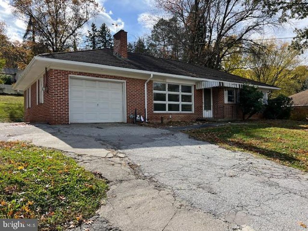 Photo of 264 Cherry Street, YORK, PA 17402 (MLS # PAYK2093044)