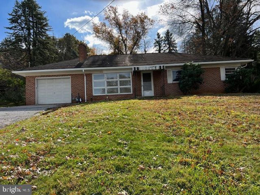 Photo of 264 Cherry Street, YORK, PA 17402 (MLS # PAYK2093044)