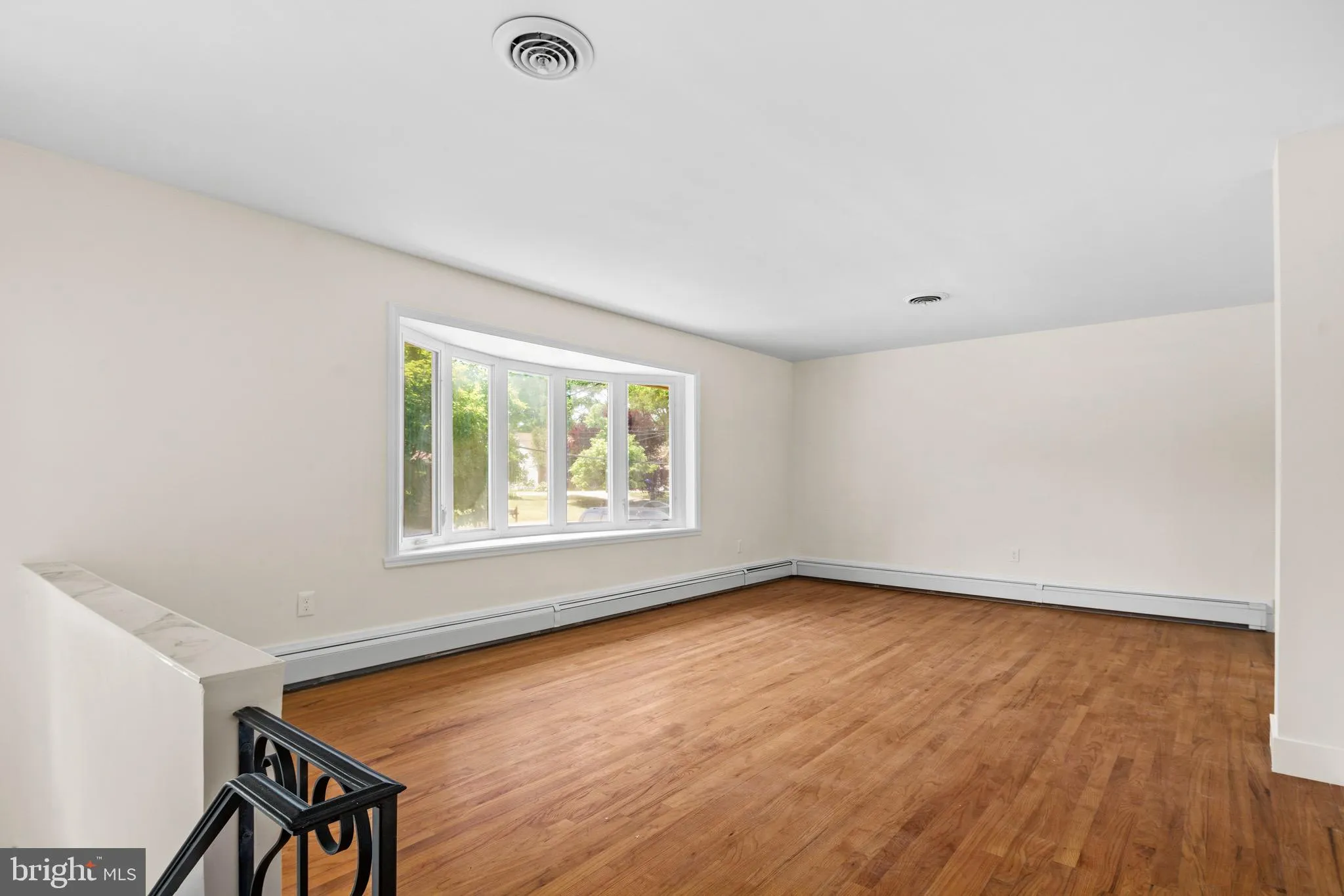 Cherry Hill, New Jersey 08002, United States, 4 Bedrooms Bedrooms, ,3 BathroomsBathrooms,Residential,Contingent,53984