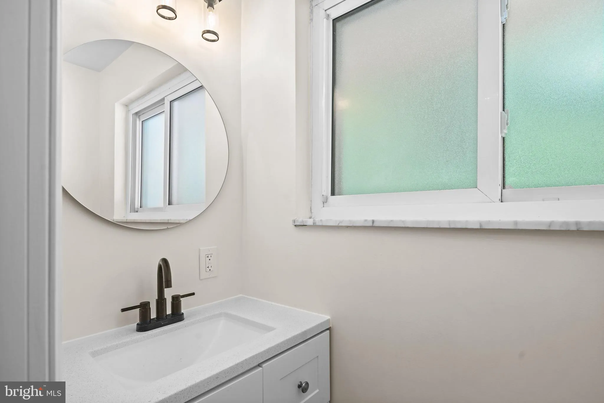 Cherry Hill, New Jersey 08002, United States, 4 Bedrooms Bedrooms, ,3 BathroomsBathrooms,Residential,Contingent,53984