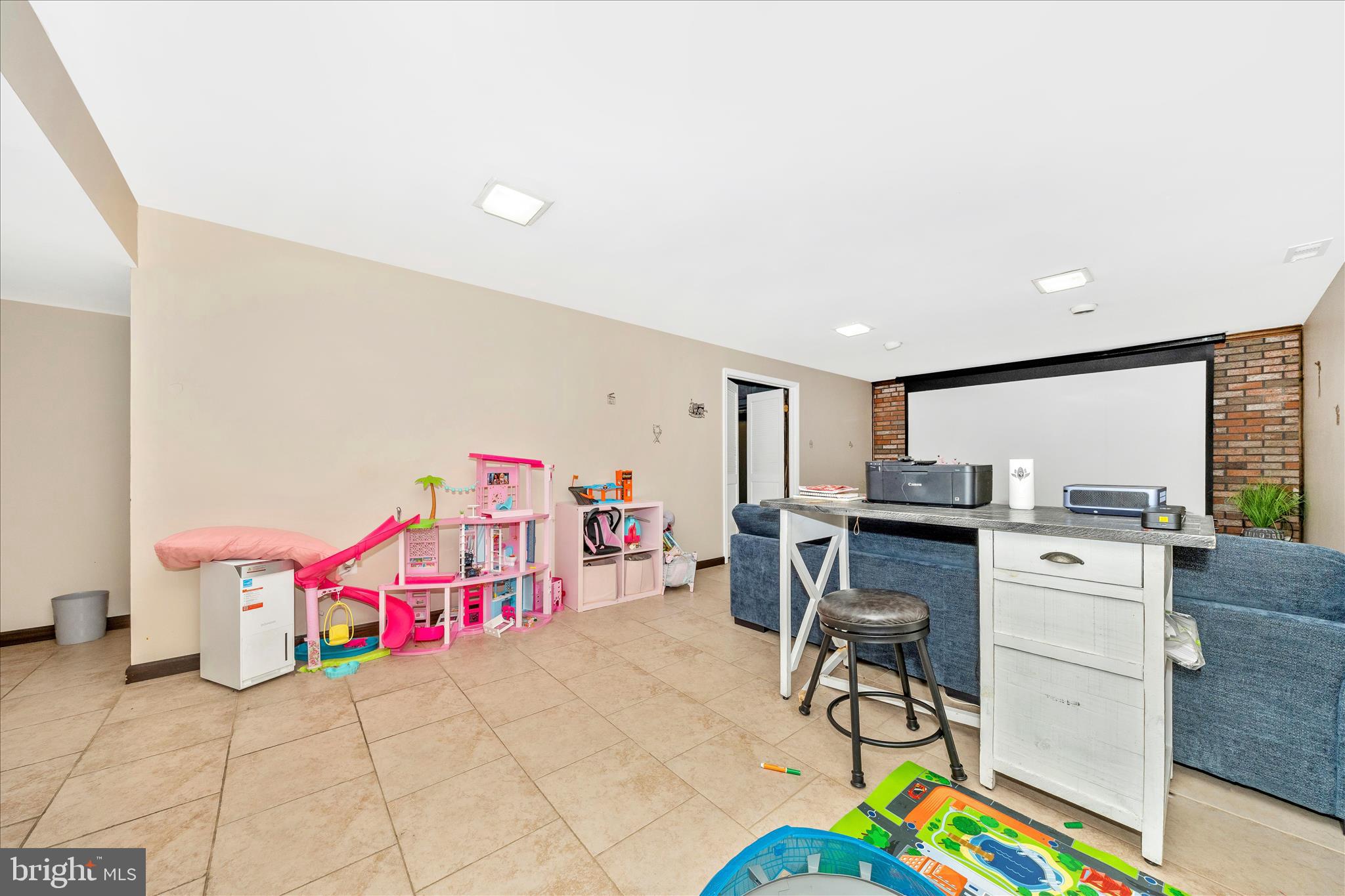 LAYTONSVILLE OUTSIDE - Residential