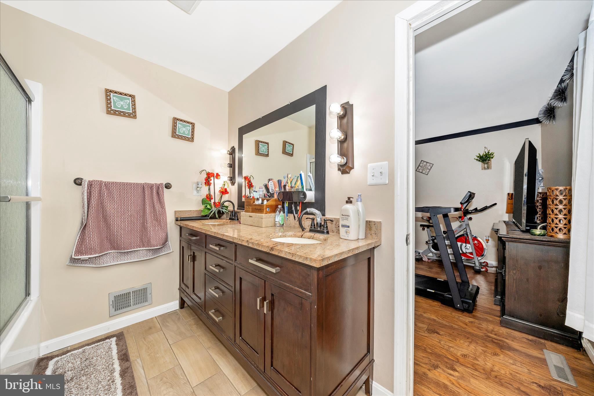 LAYTONSVILLE OUTSIDE - Residential