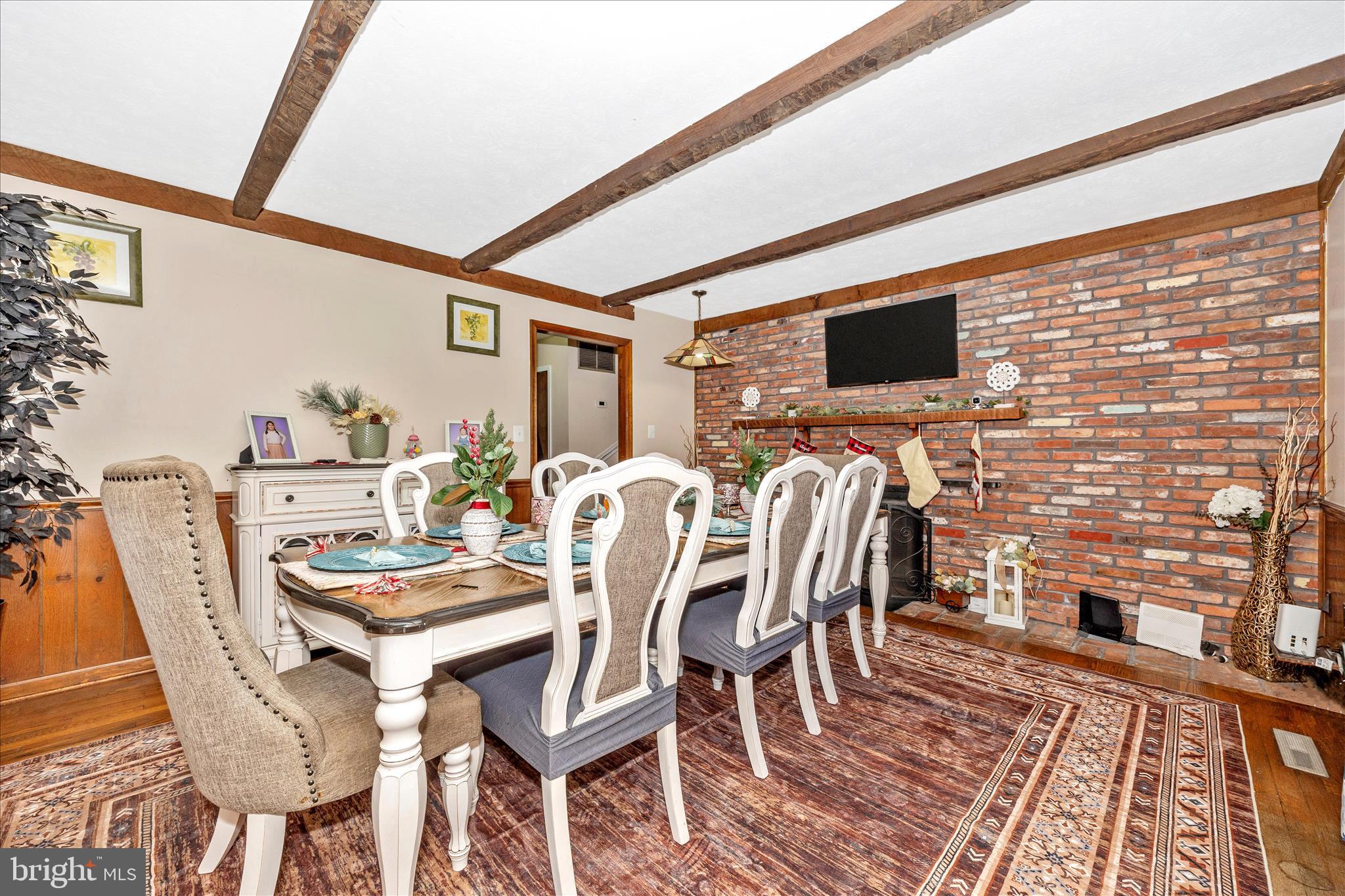 LAYTONSVILLE OUTSIDE - Residential