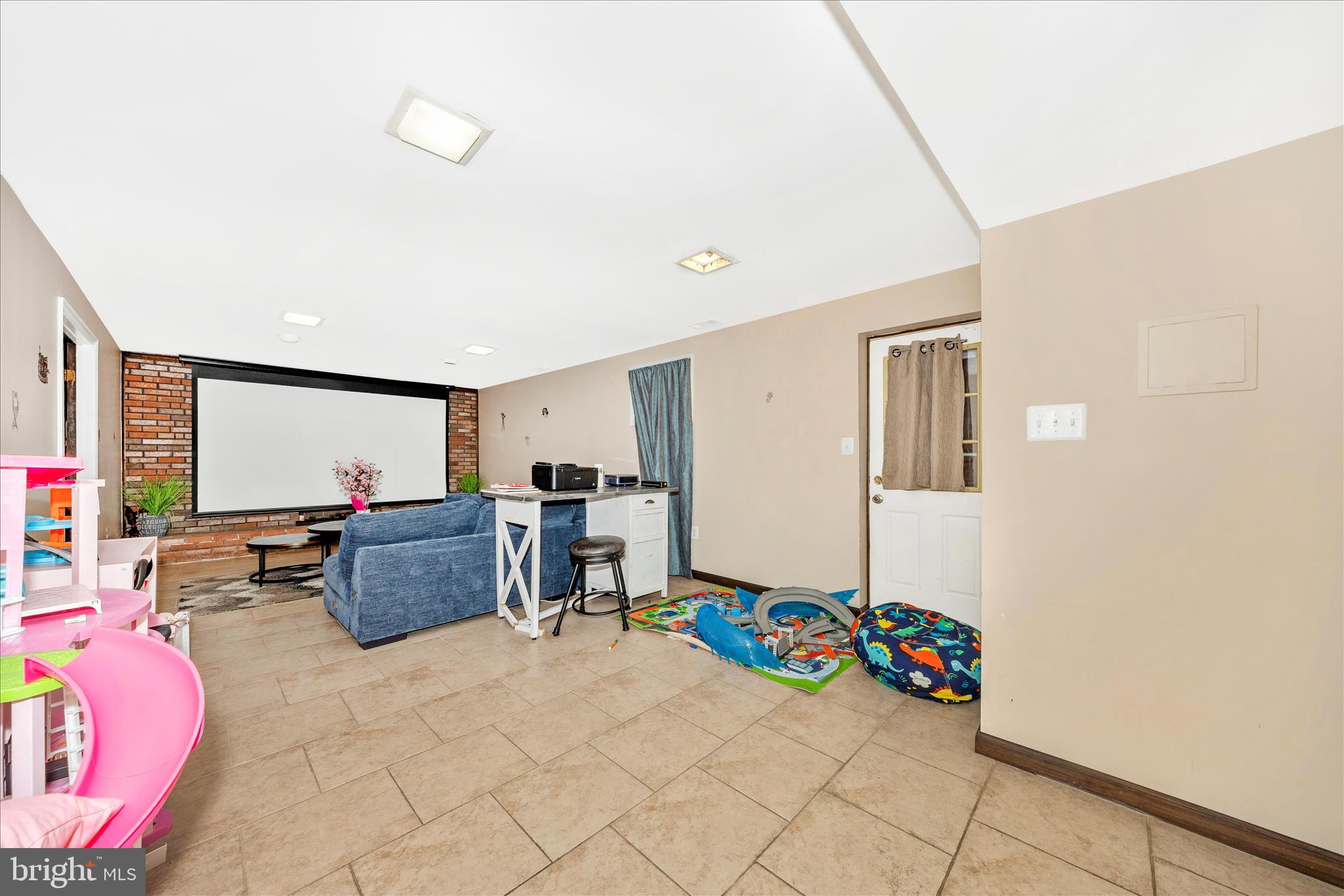 LAYTONSVILLE OUTSIDE - Residential