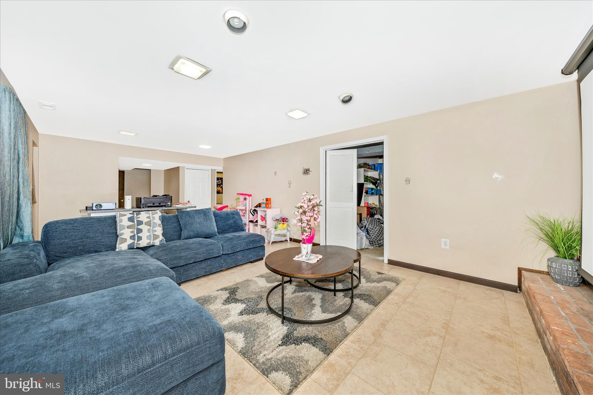 LAYTONSVILLE OUTSIDE - Residential