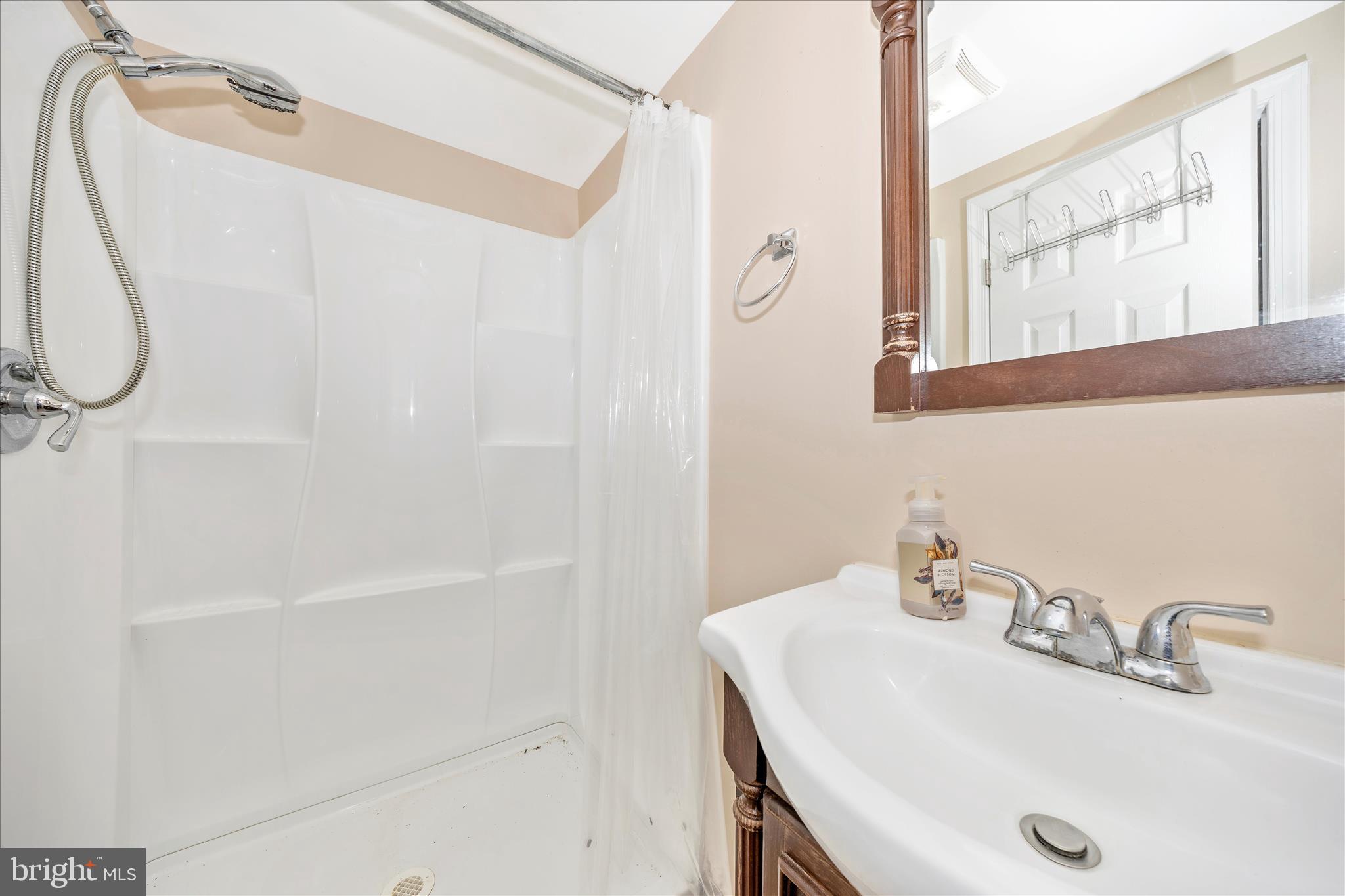 LAYTONSVILLE OUTSIDE - Residential