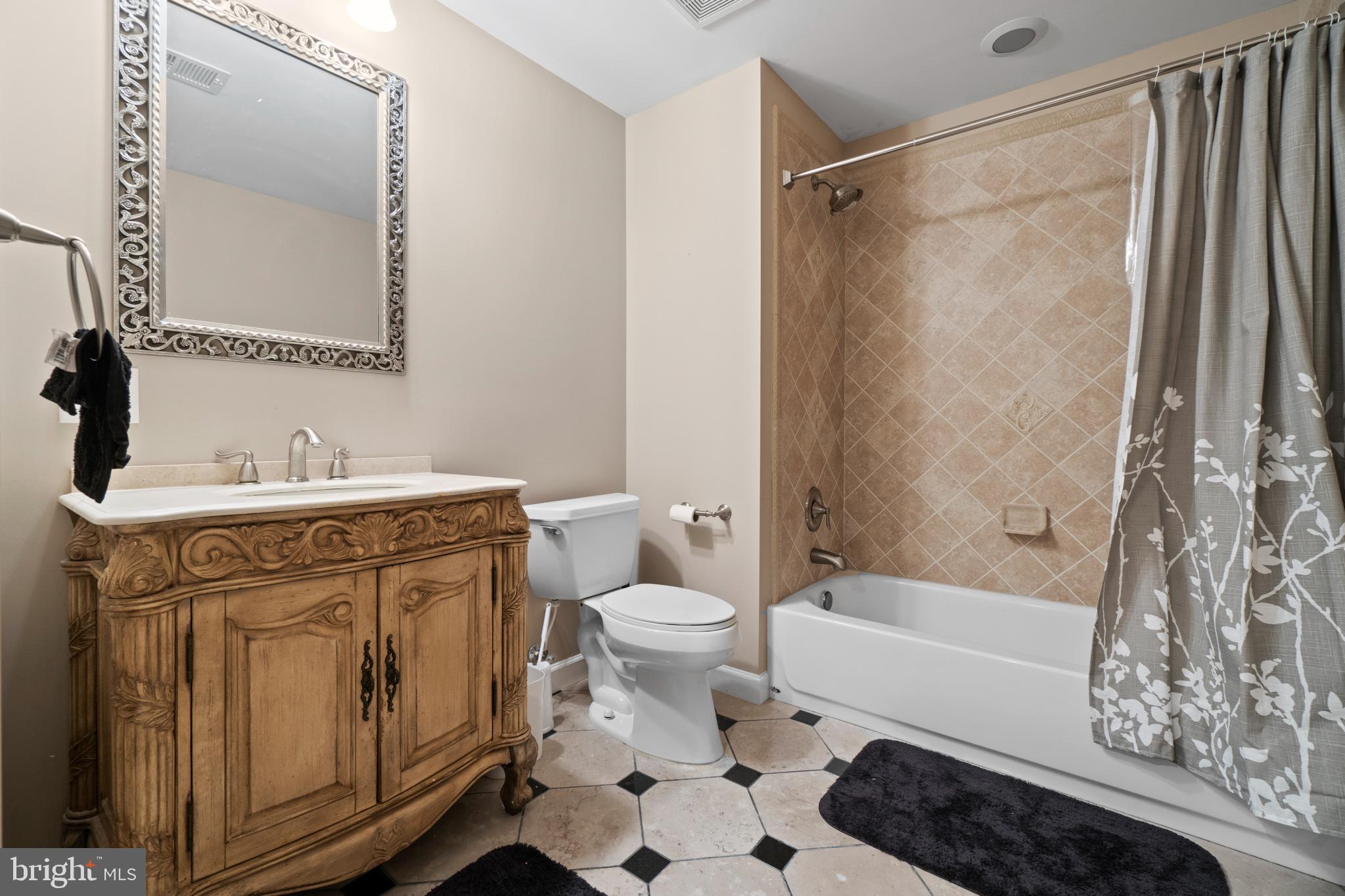 ESTATES AT LEE'S PARKE - Residential