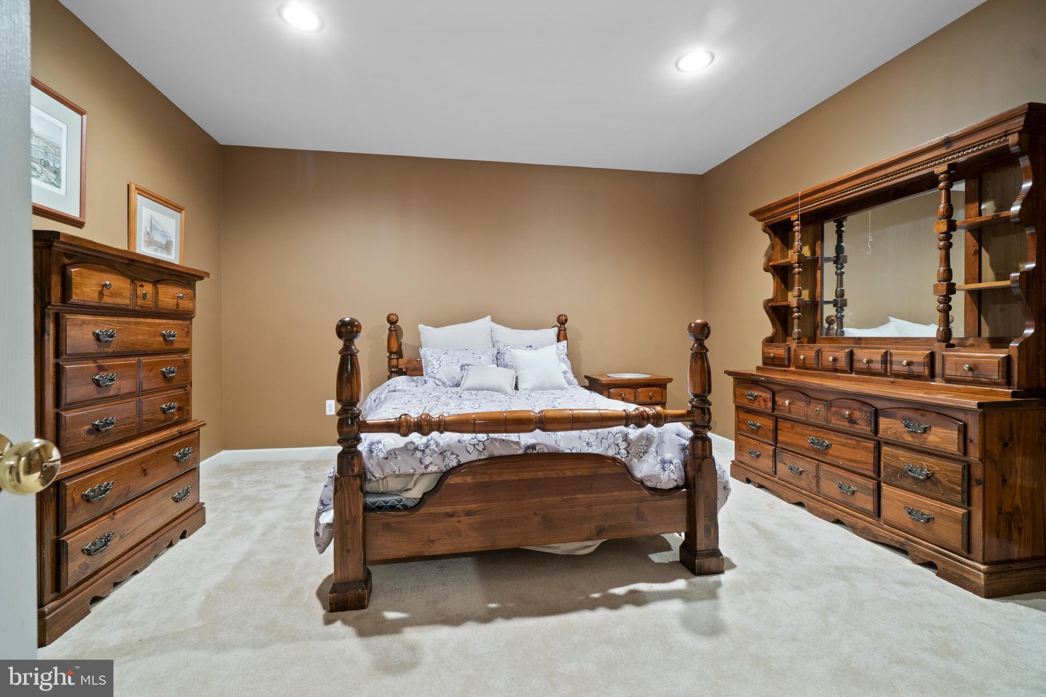 ESTATES AT LEE'S PARKE - Residential