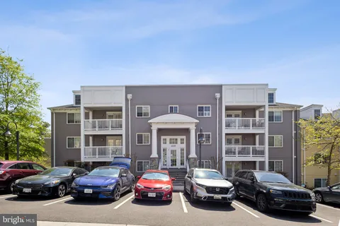 4129 S Four Mile Run Drive Unit 203, Arlington, VA MLS: VAAR2055710