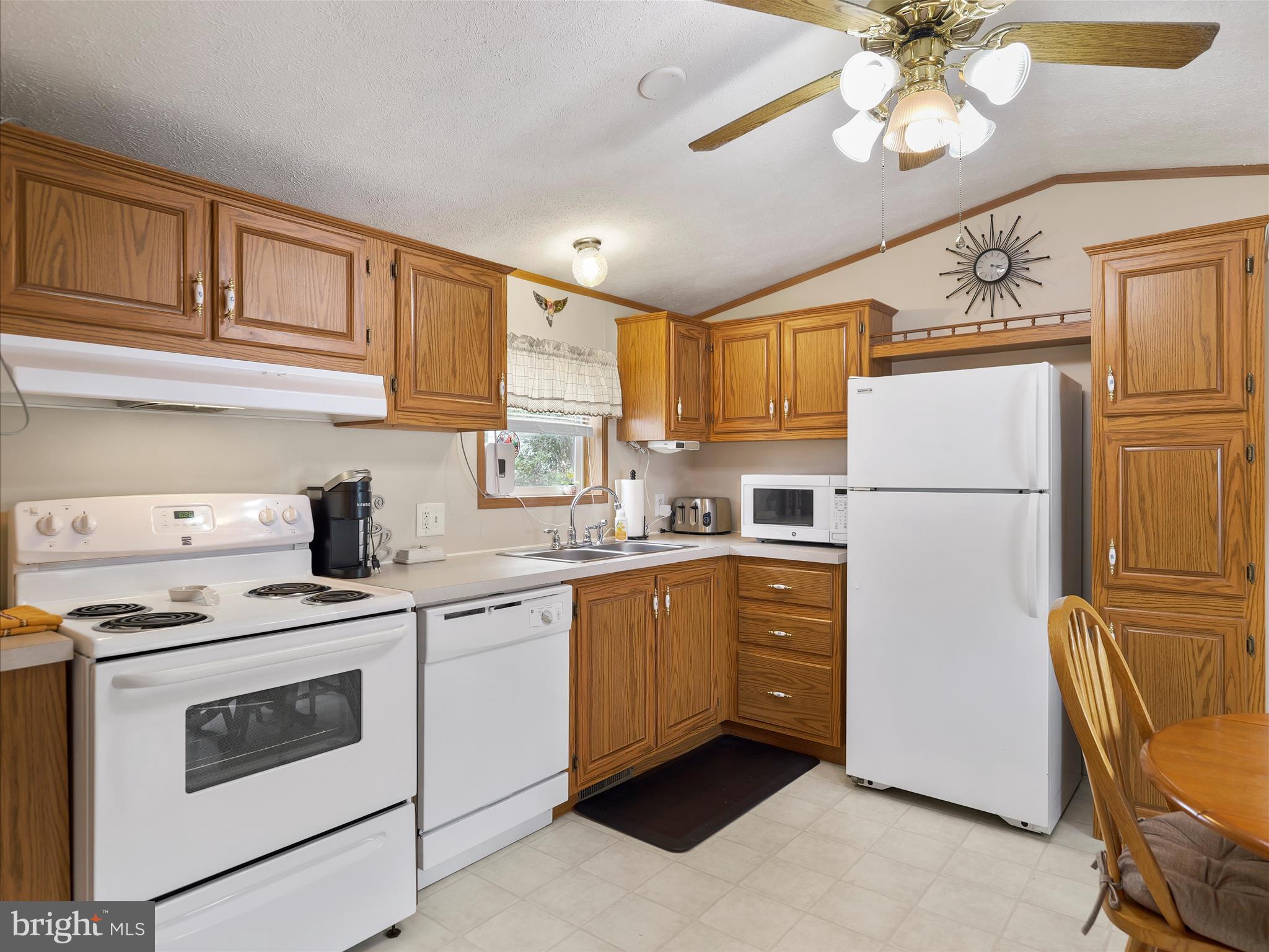 LAKESIDE PARK - Residential