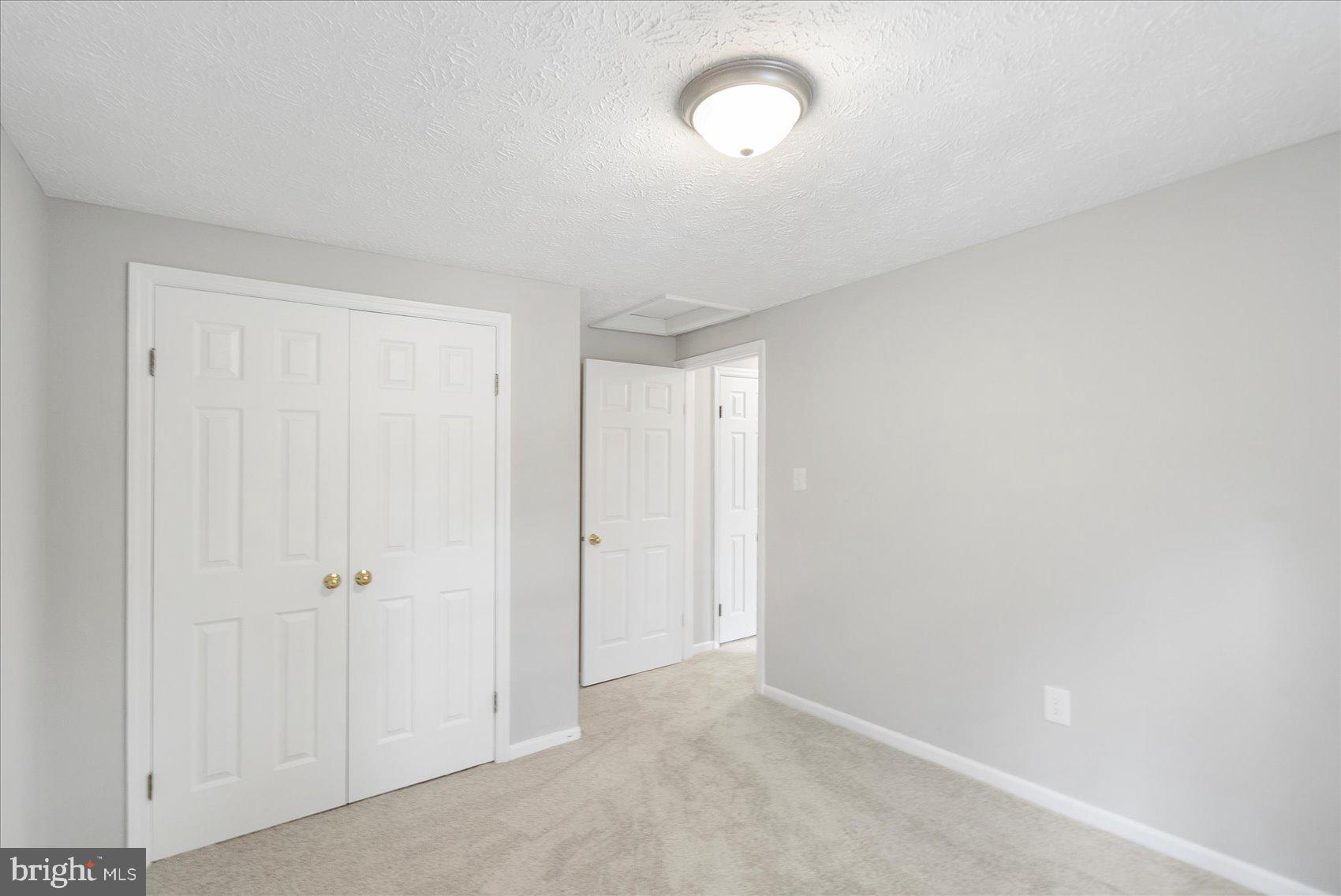 VALLEY STREAM ESTATES - Residential