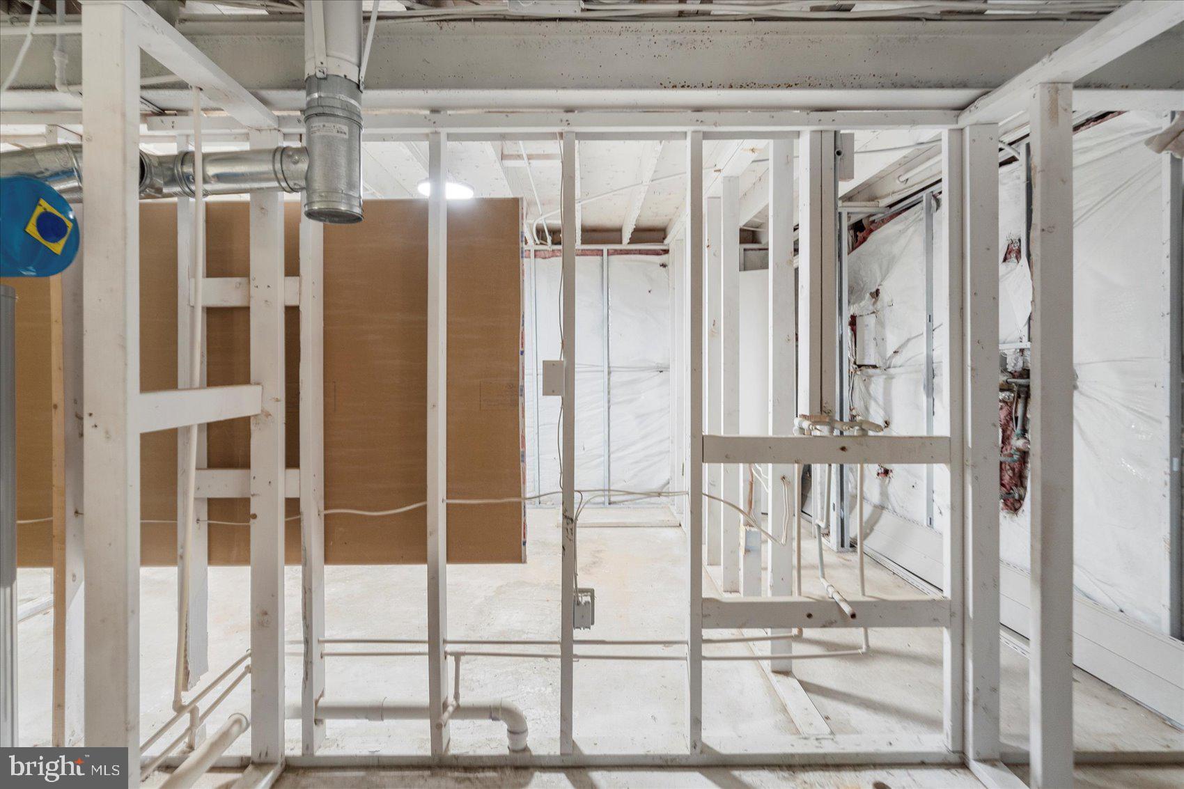 VALLEY STREAM ESTATES - Residential