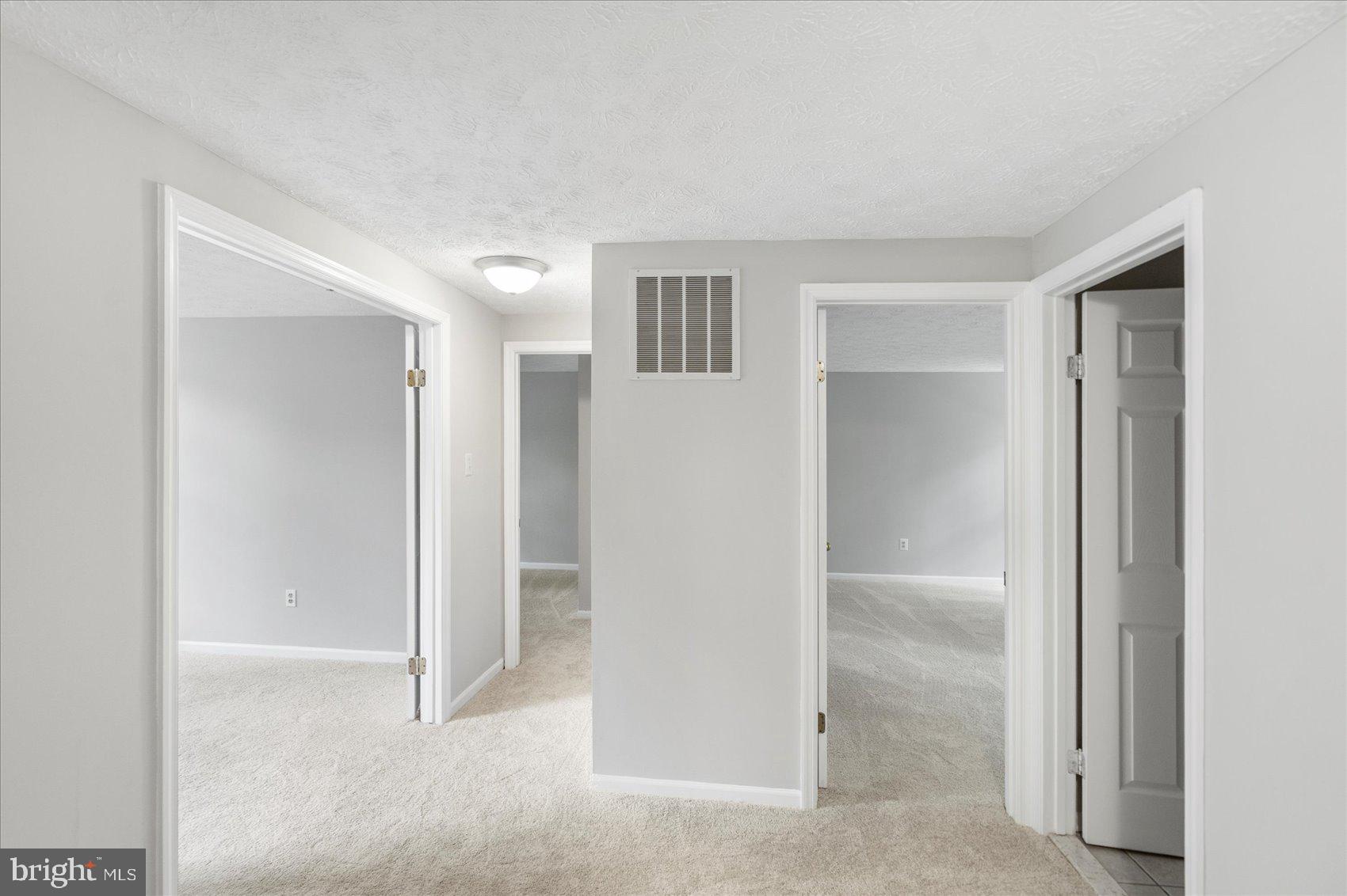 VALLEY STREAM ESTATES - Residential