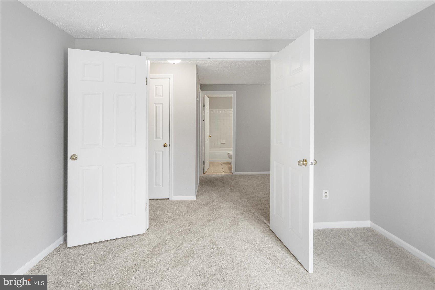 VALLEY STREAM ESTATES - Residential