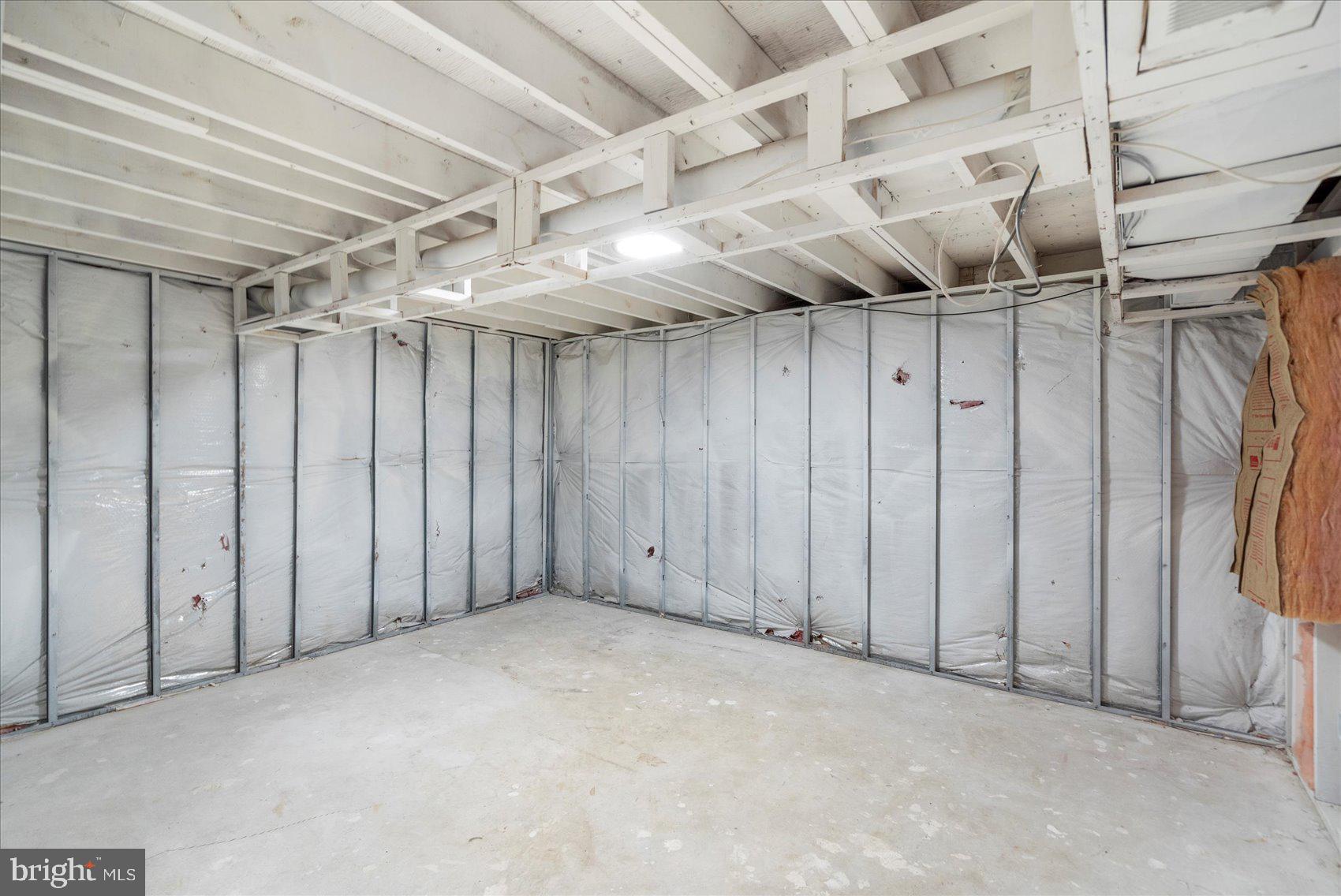 VALLEY STREAM ESTATES - Residential