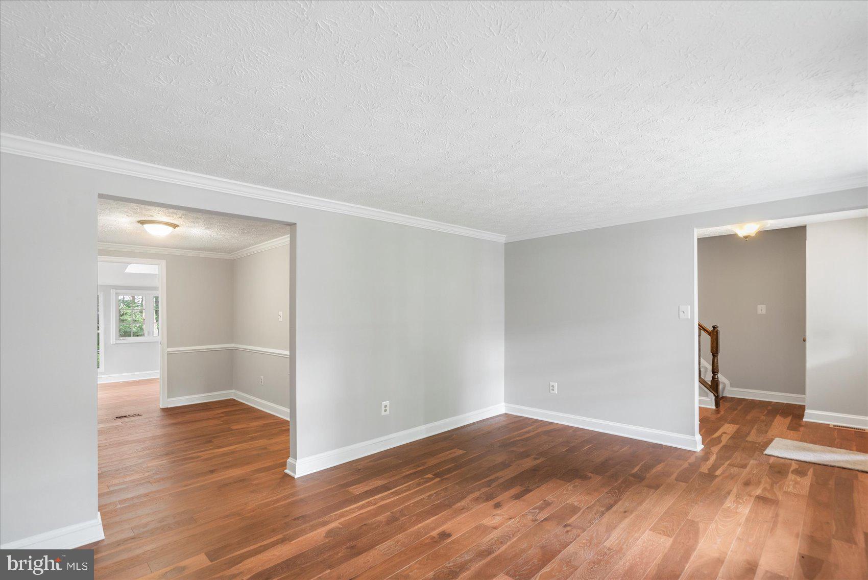 VALLEY STREAM ESTATES - Residential