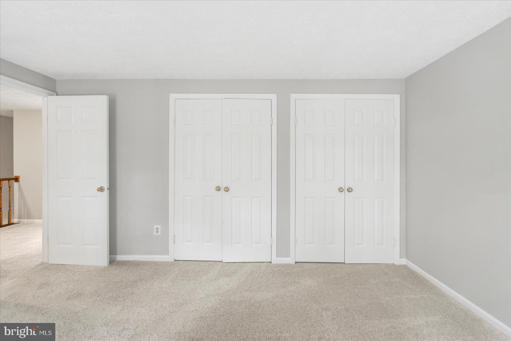 VALLEY STREAM ESTATES - Residential