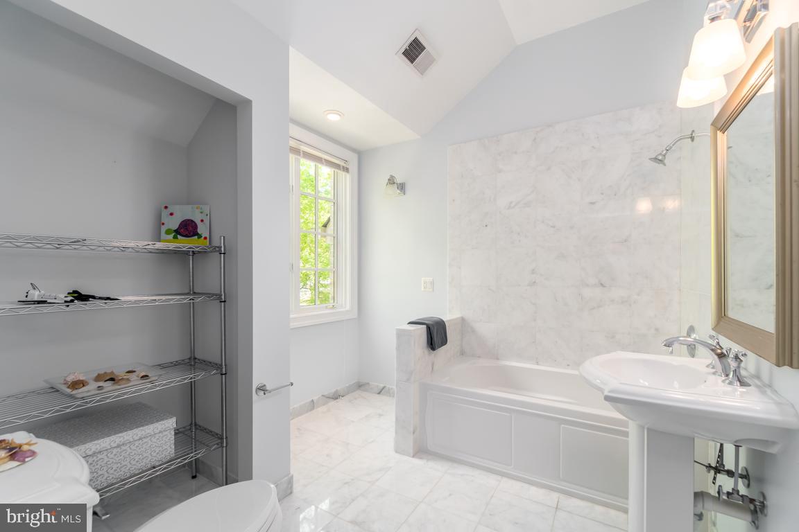 KIRBY WOODS - Residential