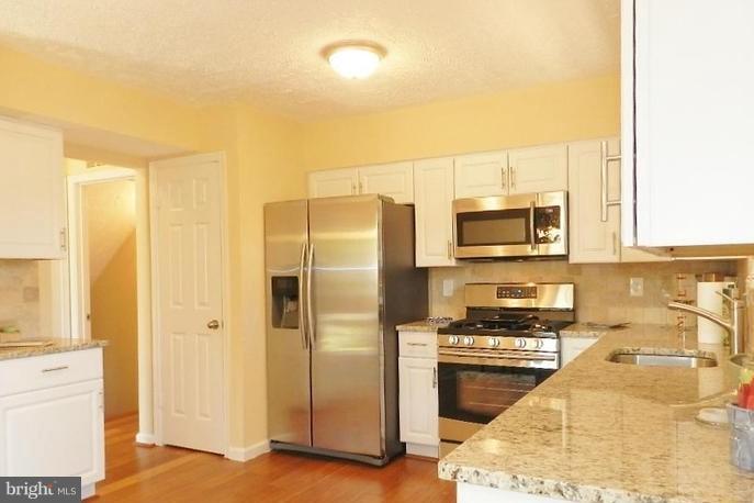 THE COLONY - Residential Lease