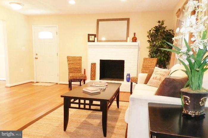 THE COLONY - Residential Lease