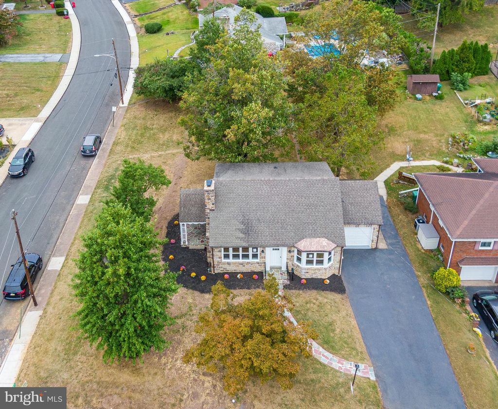 Photo of 303 Grosstown Road, POTTSTOWN, PA 19464 (MLS # PAMC2155478)