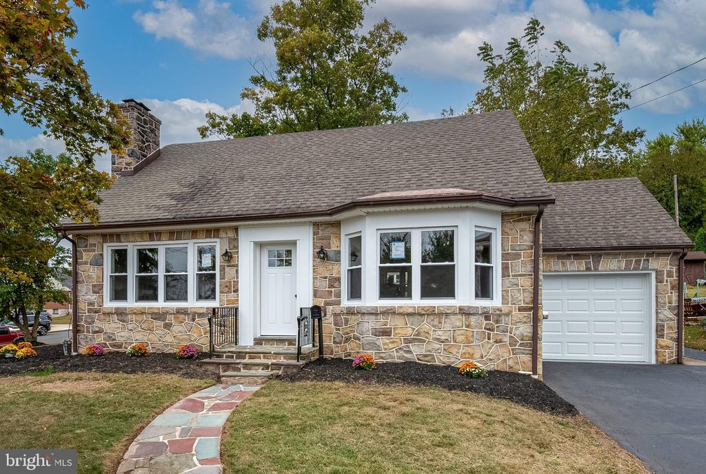 Photo of 303 Grosstown Road, POTTSTOWN, PA 19464 (MLS # PAMC2155478)