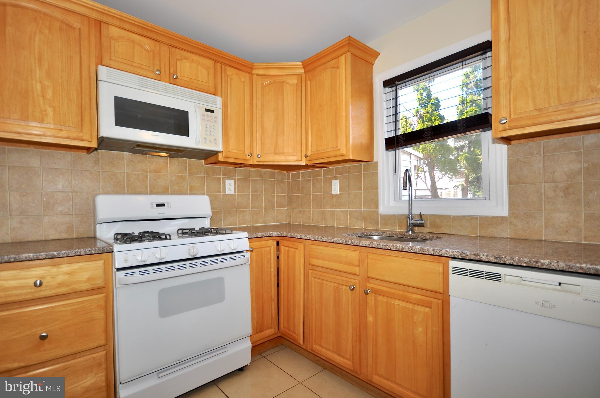 PORT RICHMOND - Residential Lease