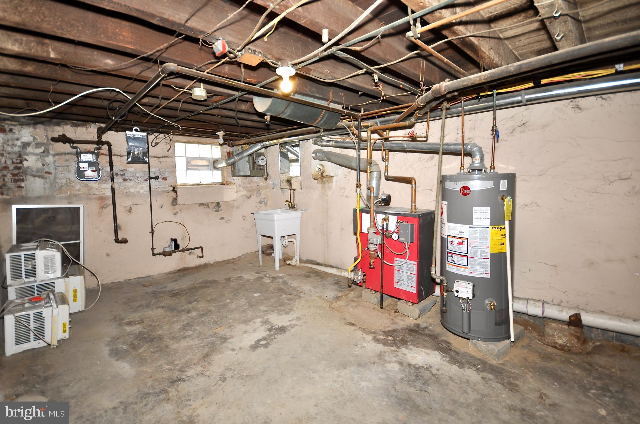 PORT RICHMOND - Residential Lease