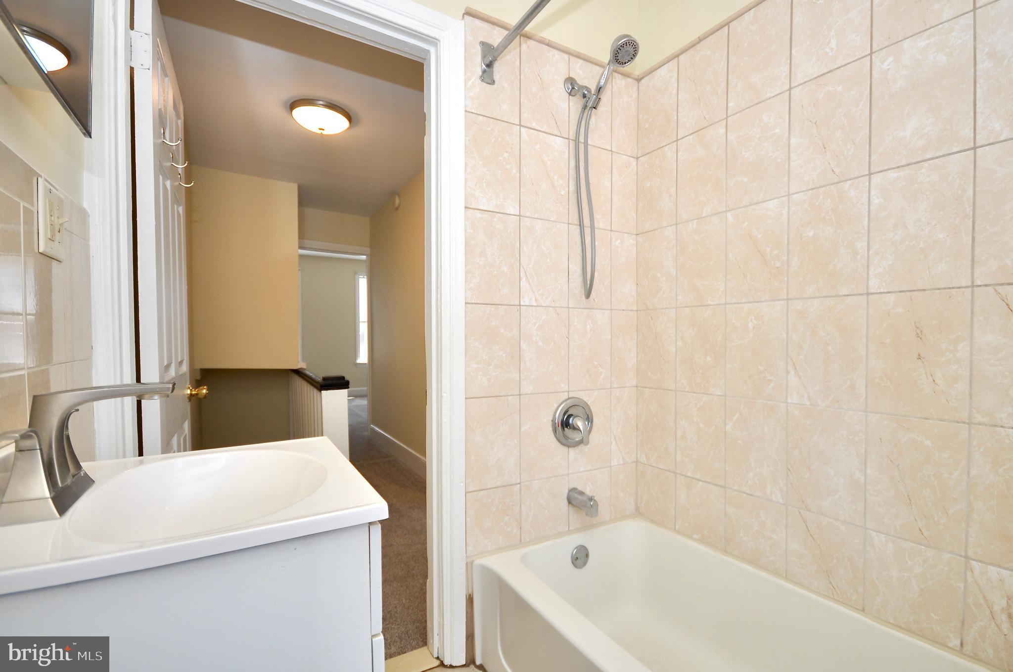 PORT RICHMOND - Residential Lease