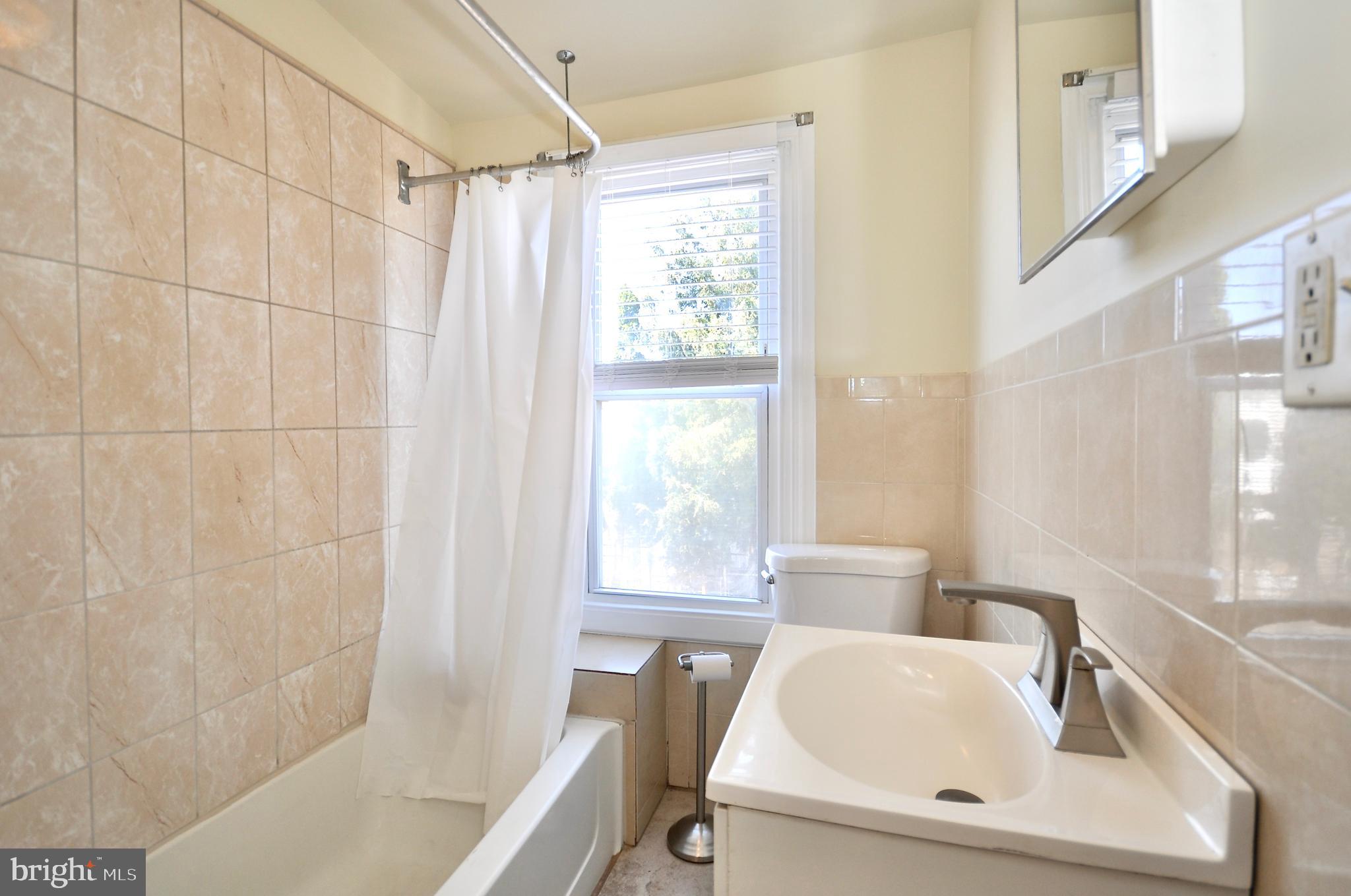 PORT RICHMOND - Residential Lease