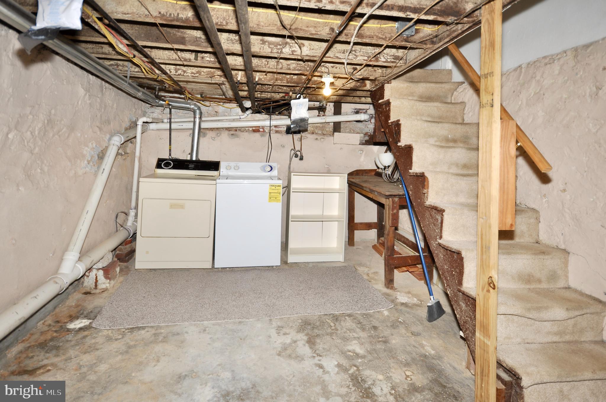 PORT RICHMOND - Residential Lease