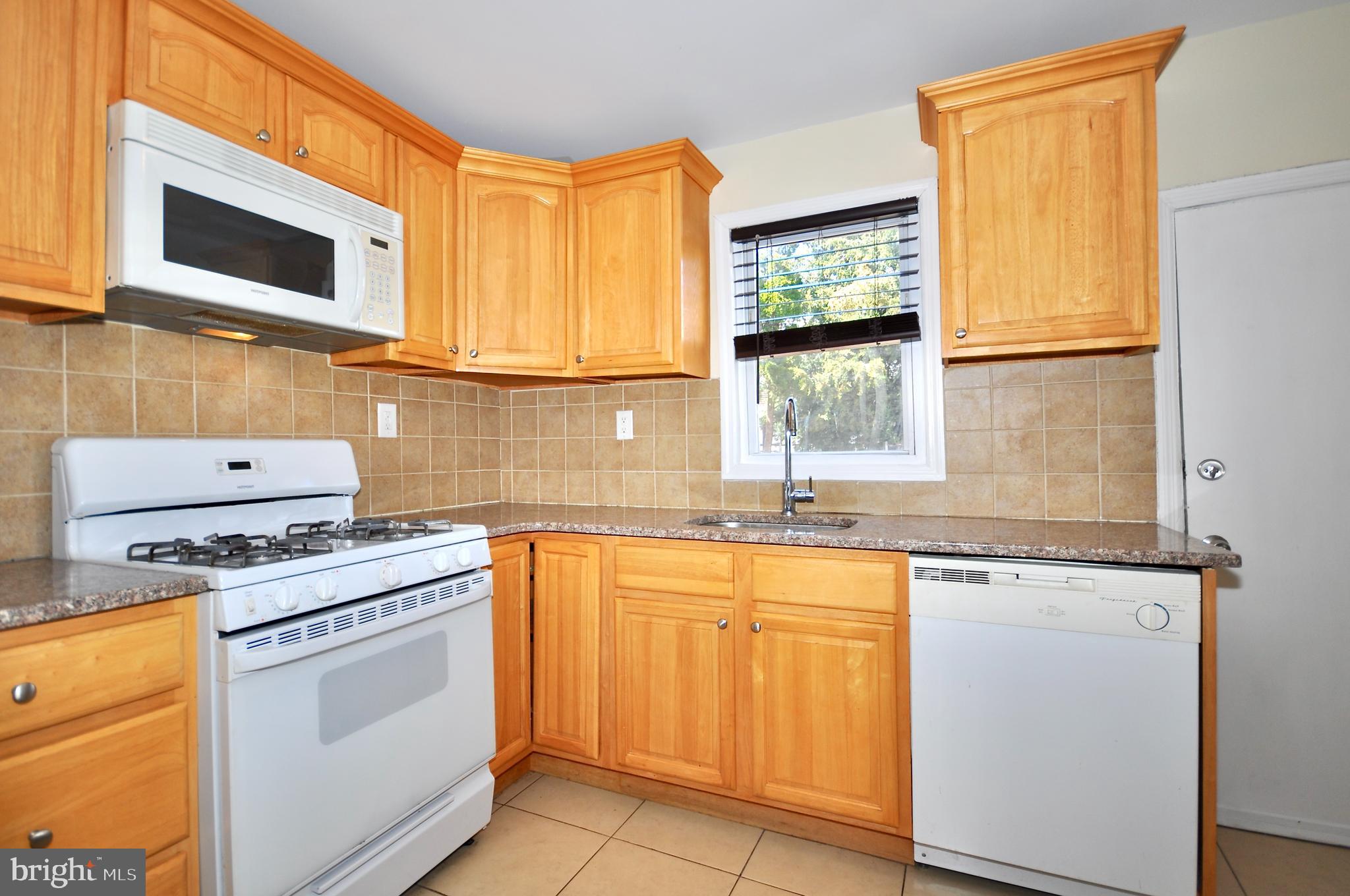 PORT RICHMOND - Residential Lease