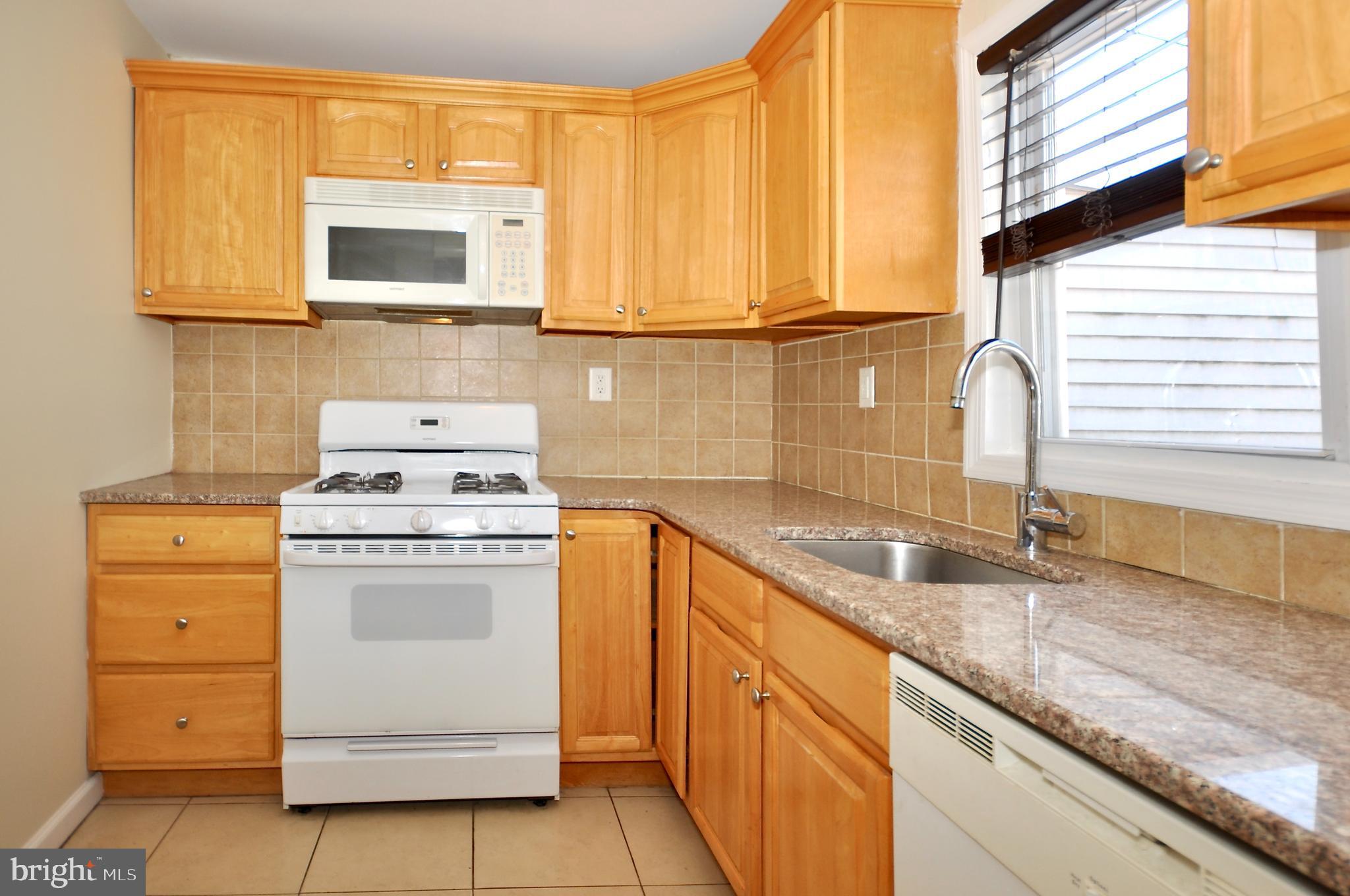 PORT RICHMOND - Residential Lease