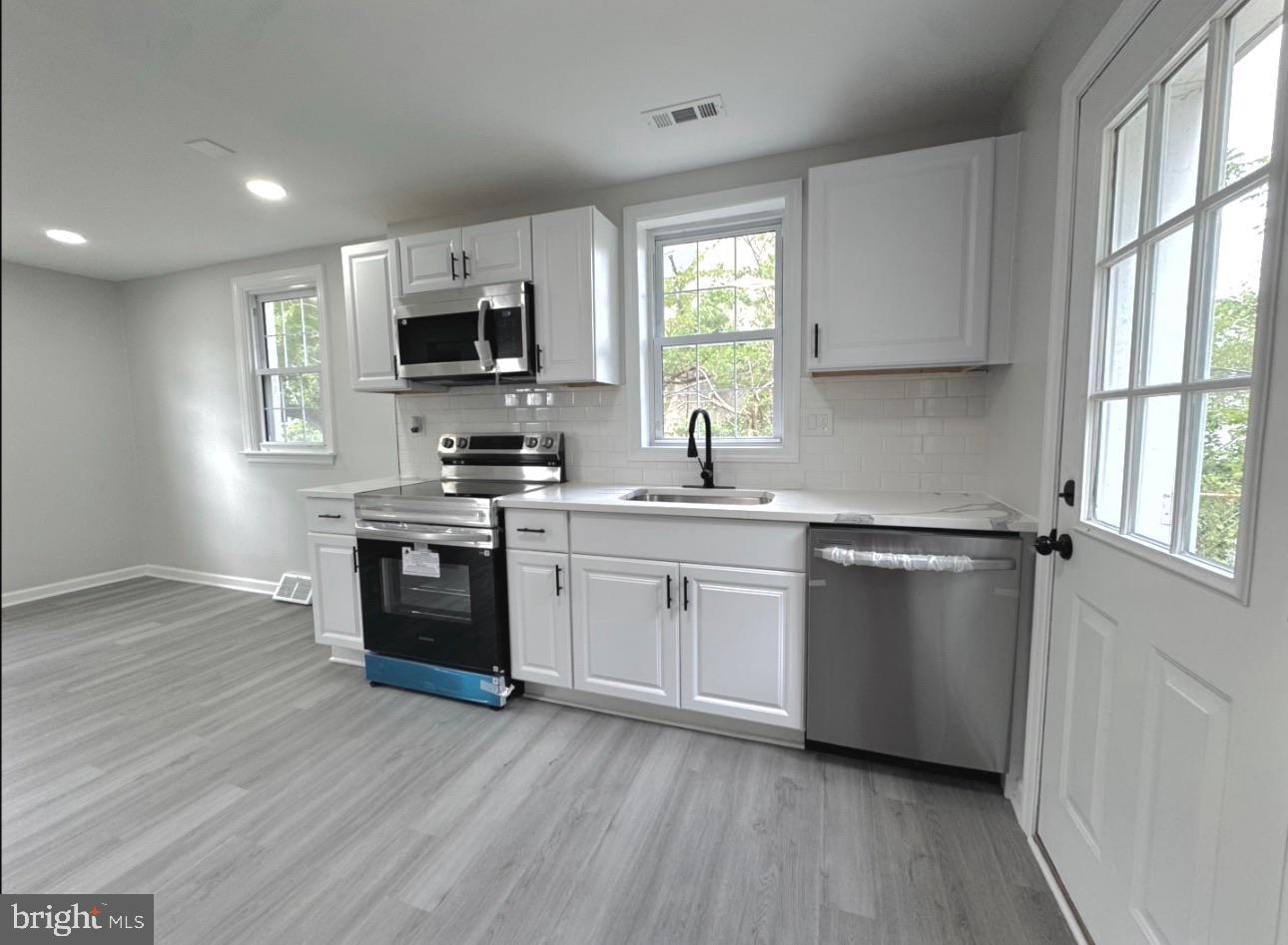 COLLINS PARK - Residential
