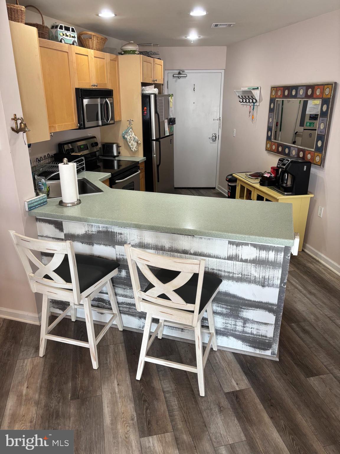 1810 CENTRAL AVENUE 15