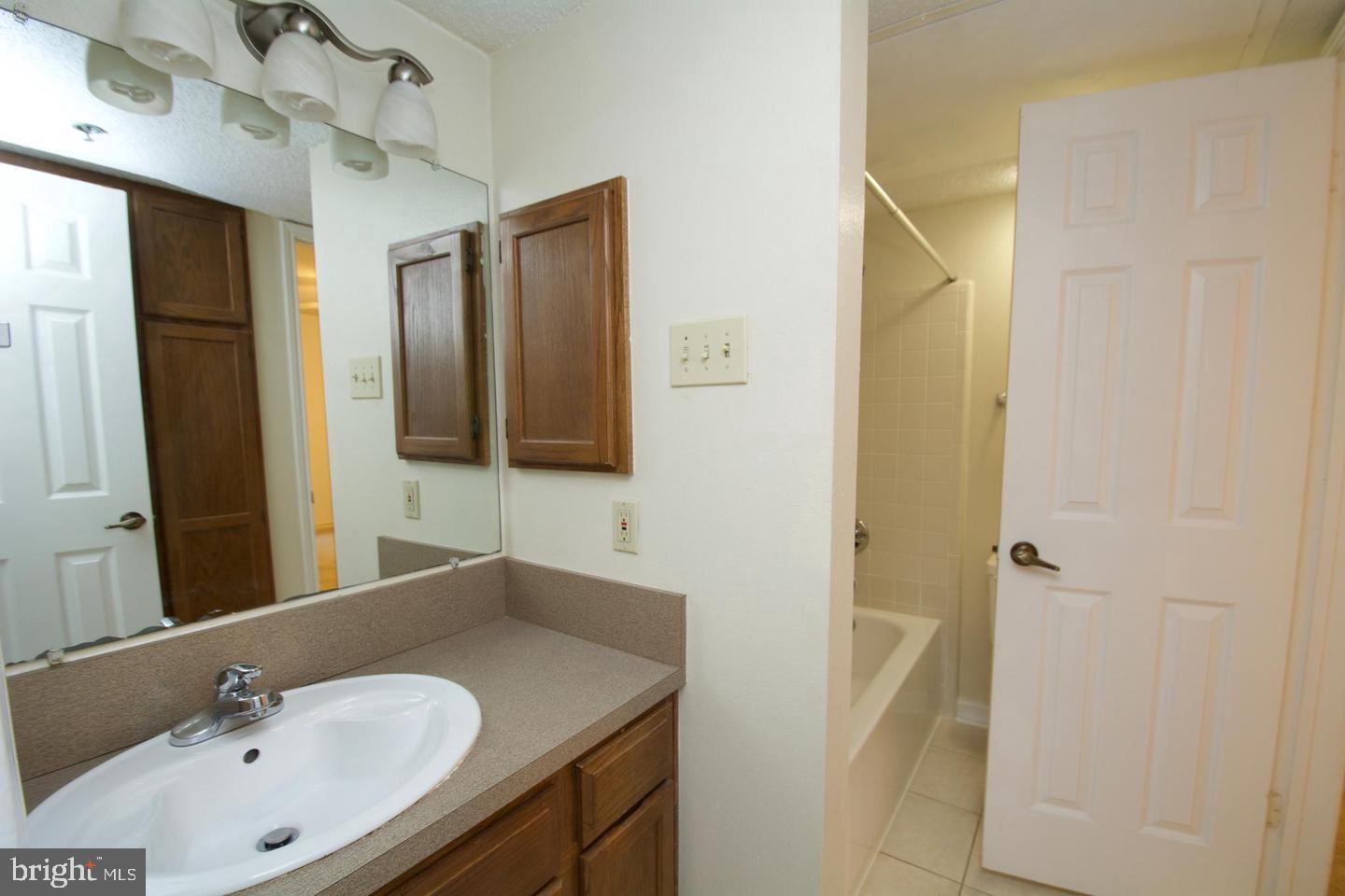 FOUNTAINS AT MCLEAN - Residential Lease