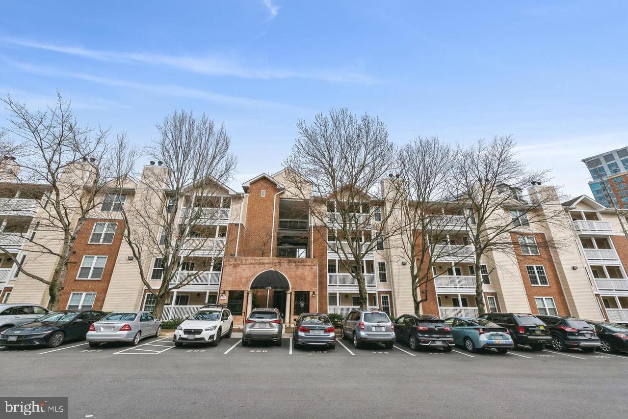 FOUNTAINS AT MCLEAN - Residential Lease