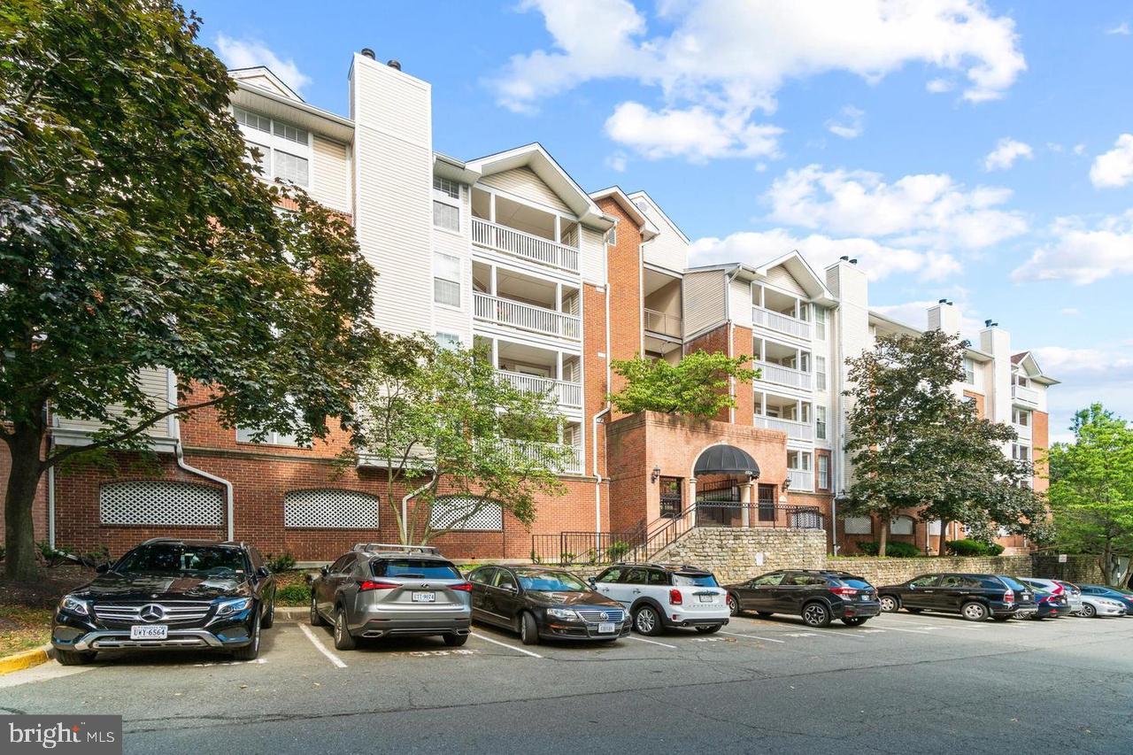 FOUNTAINS AT MCLEAN - Residential Lease