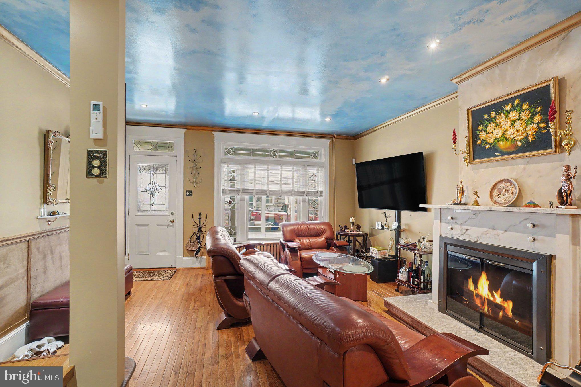 214 N JARDIN STREET