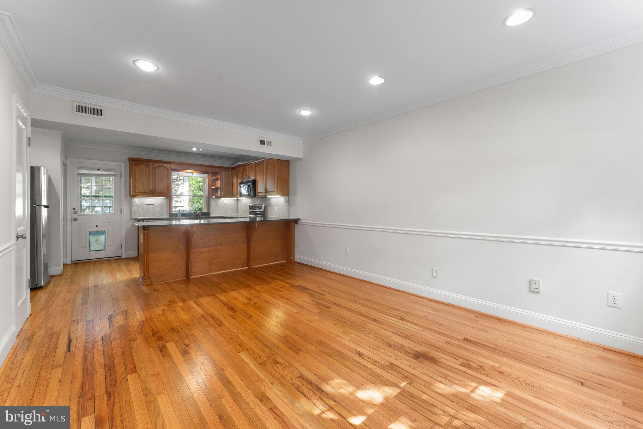 735 BERNARD STREET