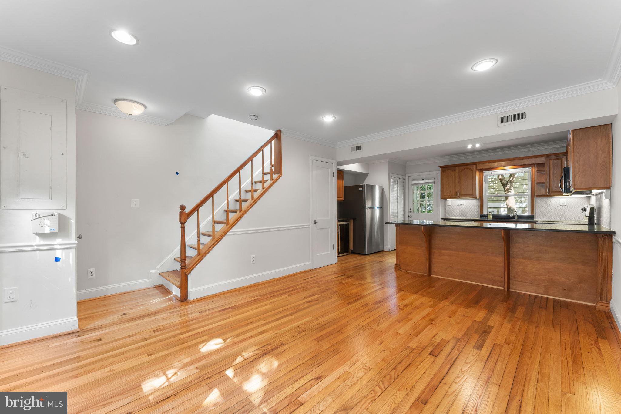 735 BERNARD STREET
