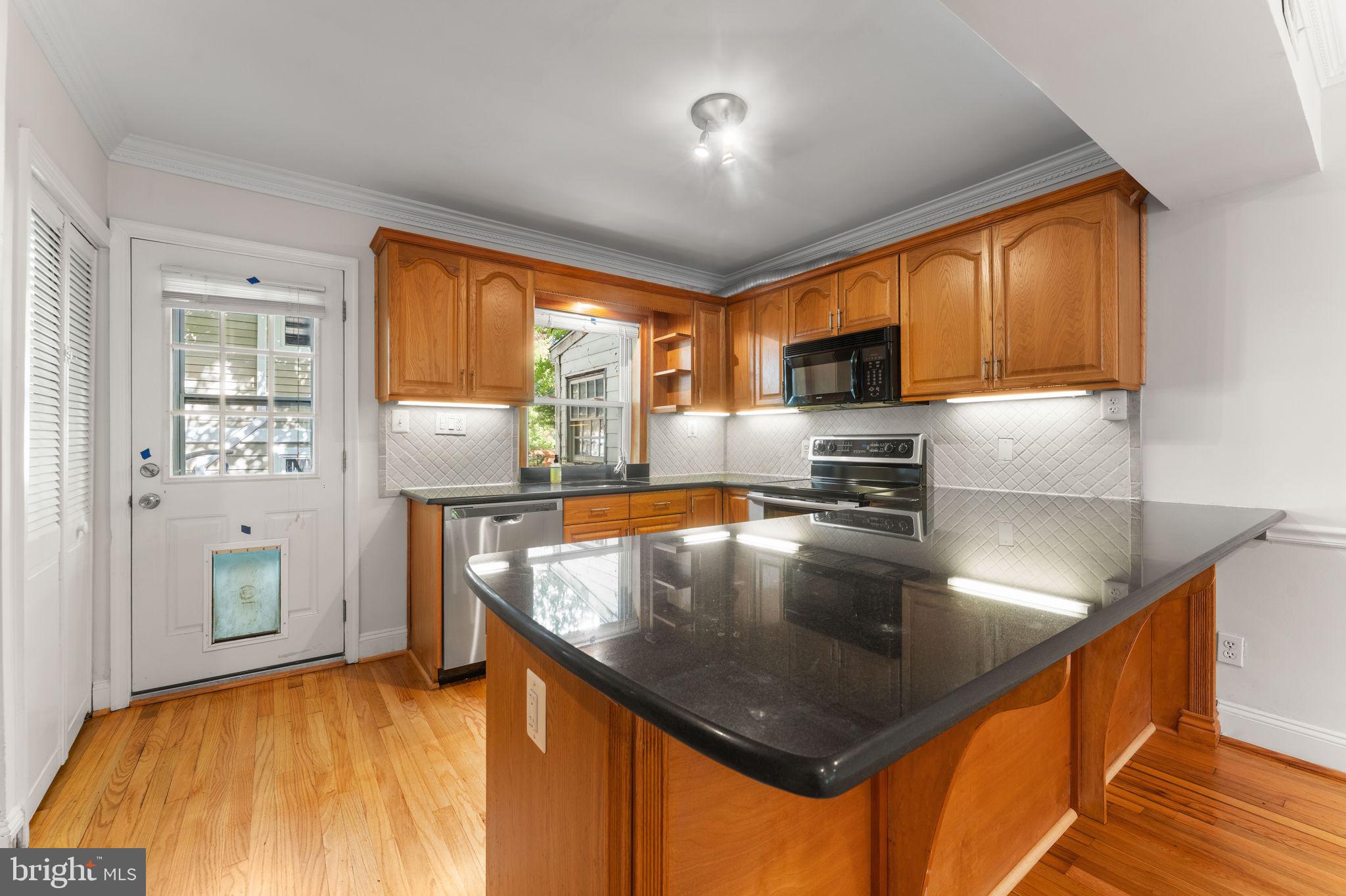 735 BERNARD STREET