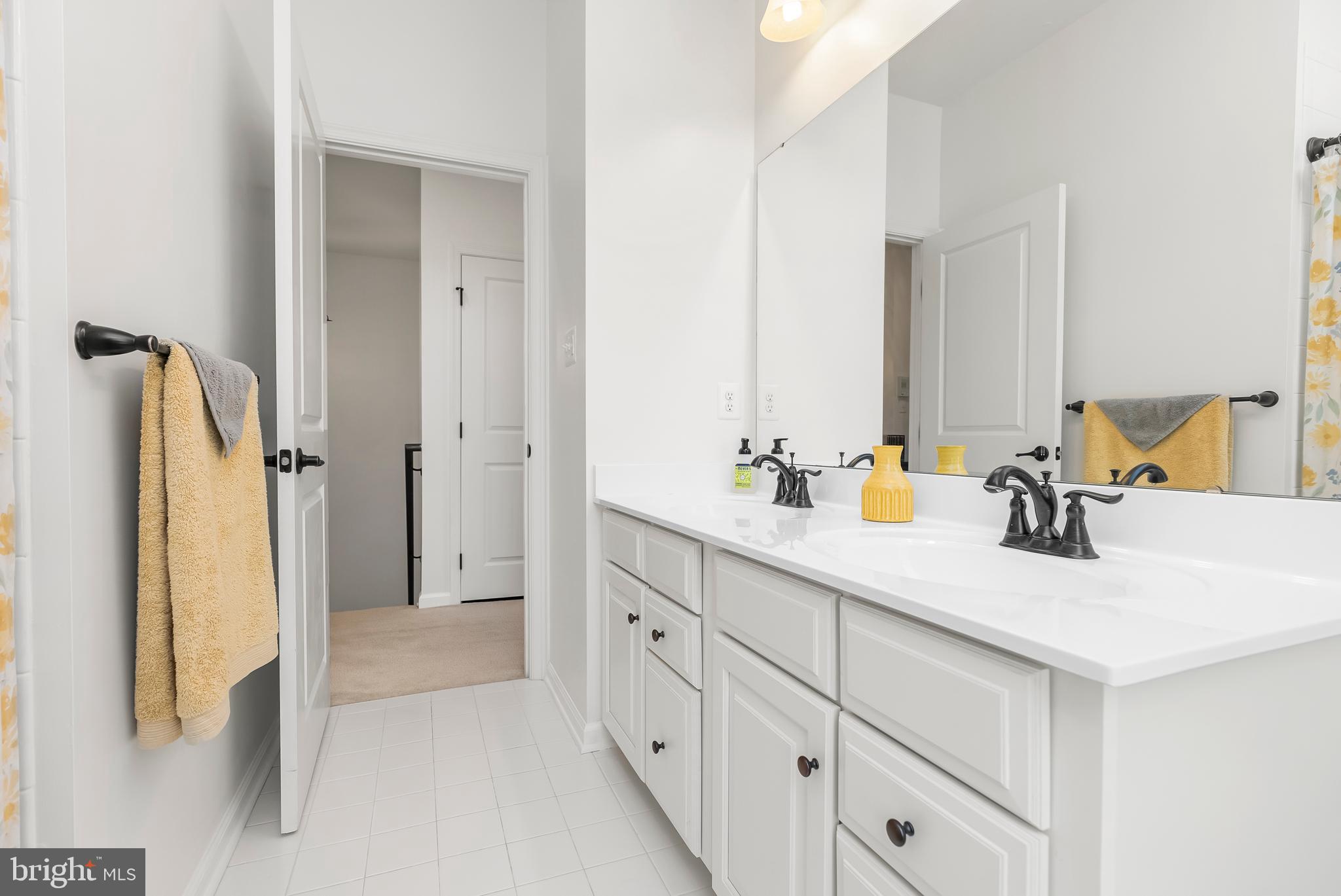 ORCHARD SQUARE - Residential Lease