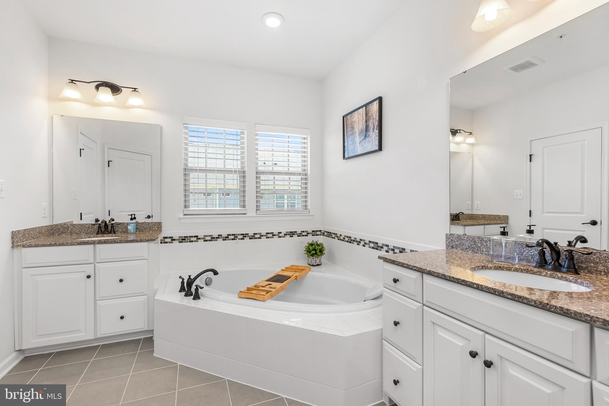 ORCHARD SQUARE - Residential Lease